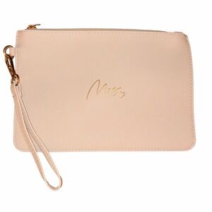 👰🏻‍♀️ NWOT ⭐️ 3/$20 “Mrs.” Pink Wristlet